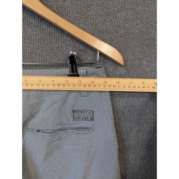 Volcom Shorts Mens 28 (30x9) Gray Surf & Turf Hybrid 4 Way Stretch Chino Skate - Picture 9 of 12